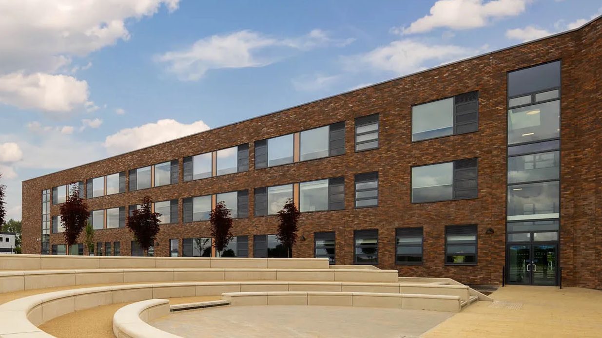 Healthside School Westcoast Windows case study [Images: kozakphoto.com]
